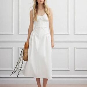 Elegant White Sleeveless Dress